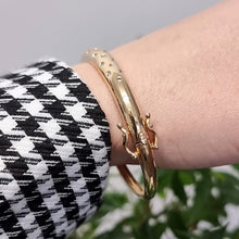 Load image into Gallery viewer, Vintage 18ct Gold Brilliant Cut Diamond Hinged Bangle modelled