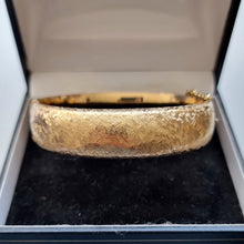 Load image into Gallery viewer, Vintage 9ct Yellow Gold Crosshatch Bangle Bracelet, Hallmarked Birmingham 1971