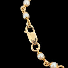 Load image into Gallery viewer, Vintage 9ct Yellow Gold Pearl Bracelet close-up of lobster clasp