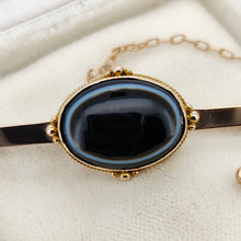 Load image into Gallery viewer, A bar brooch in yellow gold with an oval cabochon banded agate centre