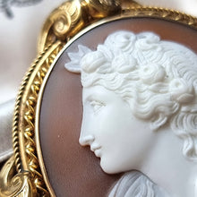 Load image into Gallery viewer, Vintage 9ct Gold Nyx Goddess Cameo Brooch