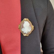 Load image into Gallery viewer, Vintage 9ct Gold Nyx Goddess Cameo Brooch