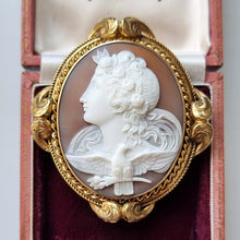 Load image into Gallery viewer, Vintage 9ct Gold Nyx Goddess Cameo Brooch