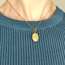 Load image into Gallery viewer, Antique 15ct Gold Memorial Locket Back Pendant