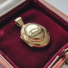 Load image into Gallery viewer, Vintage 9ct Yellow Gold Oval Locket, Hallmarked Birmingham 1997 in box
