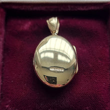 Load image into Gallery viewer, Vintage 9ct Yellow Gold Oval Locket, Hallmarked Birmingham 1997 back