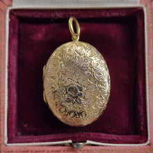 Load image into Gallery viewer, Antique 9ct Gold Back & Front Ornate Horseshoe Locket reverse