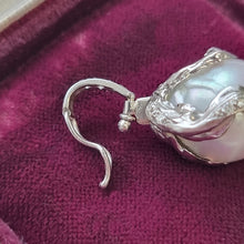 Load image into Gallery viewer, 18ct White Gold Abstract Pearl and Diamond Pendant halter