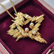 Load image into Gallery viewer, Vintage 9ct Gold Abstract Pearl Pendant and Chain in box