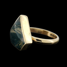 Load image into Gallery viewer, Vintage 9ct Yellow Gold Moss Agate Diamond Shaped Dress Ring