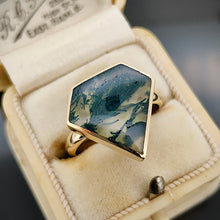 Load image into Gallery viewer, Vintage 9ct Yellow Gold Moss Agate Diamond Shaped Dress Ring