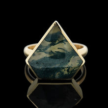 Load image into Gallery viewer, Vintage 9ct Yellow Gold Moss Agate Diamond Shaped Dress Ring