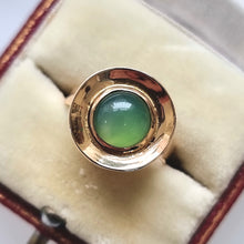 Load image into Gallery viewer, Vintage 14ct Gold Green Agate Ring in box