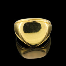 Load image into Gallery viewer, Vintage 18ct Yellow Gold Shield Signet Ring