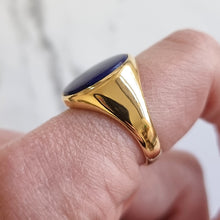 Load image into Gallery viewer, Vintage 18ct Yellow Gold Lapis Lazuli Signet Ring modelled