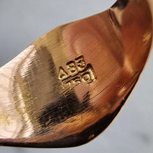 Load image into Gallery viewer, Vintage 18ct Rose Gold Oval Signet Ring close-up of stamps behind head