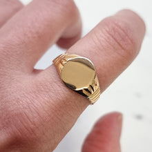 Load image into Gallery viewer, Vintage 18ct Rose Gold Oval Signet Ring modelled