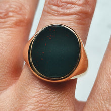 Load image into Gallery viewer, Vintage 9ct Yellow Gold Bloodstone Oval Signet Ring