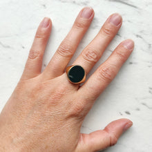 Load image into Gallery viewer, Vintage 9ct Yellow Gold Bloodstone Oval Signet Ring