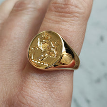 Load image into Gallery viewer, 14ct Yellow Gold Lion Rampant Intaglio Signet Ring, 10.5 grams