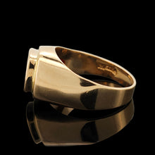 Load image into Gallery viewer, A cushion shaped onyx signet ring in yellow gold