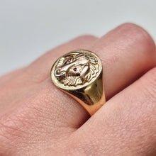 Load image into Gallery viewer, Vintage 9ct Gold Bull Ring modelled