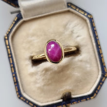 Load image into Gallery viewer, Vintage 18ct Gold Star Ruby Solitaire Ring in box