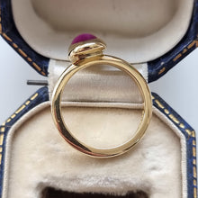 Load image into Gallery viewer, Vintage 18ct Gold Star Ruby Solitaire Ring side