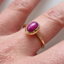 Load image into Gallery viewer, Vintage 18ct Gold Star Ruby Solitaire Ring modelled