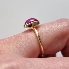 Load image into Gallery viewer, Vintage 18ct Gold Star Ruby Solitaire Ring modelled