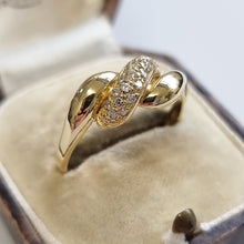 Load image into Gallery viewer, 18ct Yellow Gold Brilliant Cut Diamond Twist Ring in box