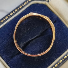 Load image into Gallery viewer, Antique 18ct Yellow Gold Signet Ring, Hallmarked Chester 1901 side profile, in box