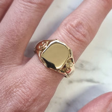 Load image into Gallery viewer, Antique 18ct Yellow Gold Signet Ring, Hallmarked Chester 1901 modelled