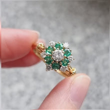 Load and play video in Gallery viewer, Vintage 18ct Gold Emerald and Diamond Cluster Ring