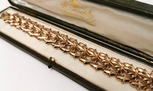 Load image into Gallery viewer, Vintage 18ct Gold Fleur-de-Lis Bracelet