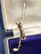 Load image into Gallery viewer, Vintage 9ct Gold Golfer Pearl Brooch