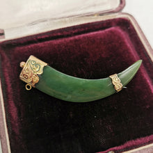 Load image into Gallery viewer, Victorian 15ct Gold Nephrite Claw Brooch