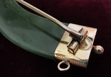 Load image into Gallery viewer, Victorian 15ct Gold Nephrite Claw Brooch