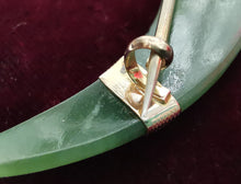 Load image into Gallery viewer, Victorian 15ct Gold Nephrite Claw Brooch