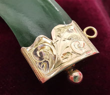 Load image into Gallery viewer, Victorian 15ct Gold Nephrite Claw Brooch
