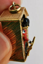 Load image into Gallery viewer, Vintage 9ct Gold Buckingham Palace Moving Guardsman