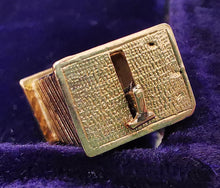 Load image into Gallery viewer, Vintage 9ct Gold Buckingham Palace Moving Guardsman