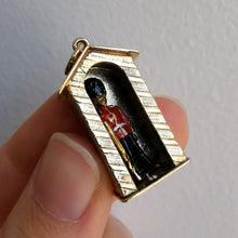 Load image into Gallery viewer, Vintage 9ct Gold Buckingham Palace Moving Guardsman