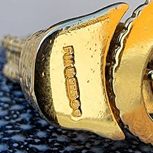 Load image into Gallery viewer, Vintage 9ct Gold London Tower Bridge Charm hallmark