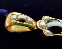 Load image into Gallery viewer, Victorian Large 18ct Gold Banded Agate Cross Pendant with Fitted Case