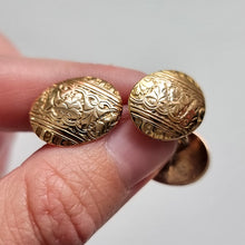 Load image into Gallery viewer, Art Deco 15ct Gold Engraved Oval Cufflinks in hand