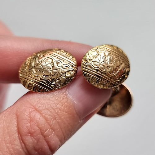 Art Deco 15ct Gold Engraved Oval Cufflinks in hand