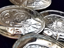 Load image into Gallery viewer, Antique 9ct Gold Belt Engraved Cufflinks