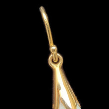 Load image into Gallery viewer, Vintage 18ct Gold Jade Drop Earrings fittings