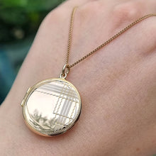 Load image into Gallery viewer, Art Deco 9ct Gold Round Pinstripe Locket